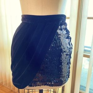 ZARA - velvet sequin mini skirt